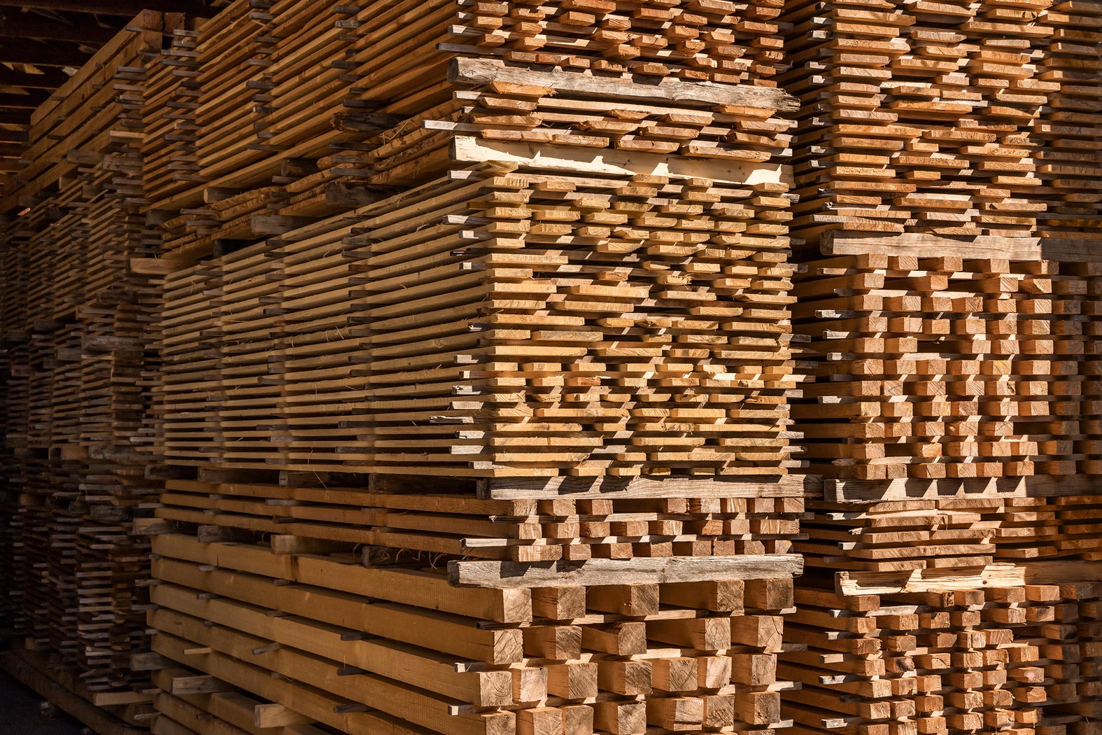 Hirschmann-Holz Gnas Steiermark Rundholz verkaufen Schnittholz kaufen Kantholz Brennholz Hackschnitzel Furniere Lohntrocknung Transporte Holzschlägerungen